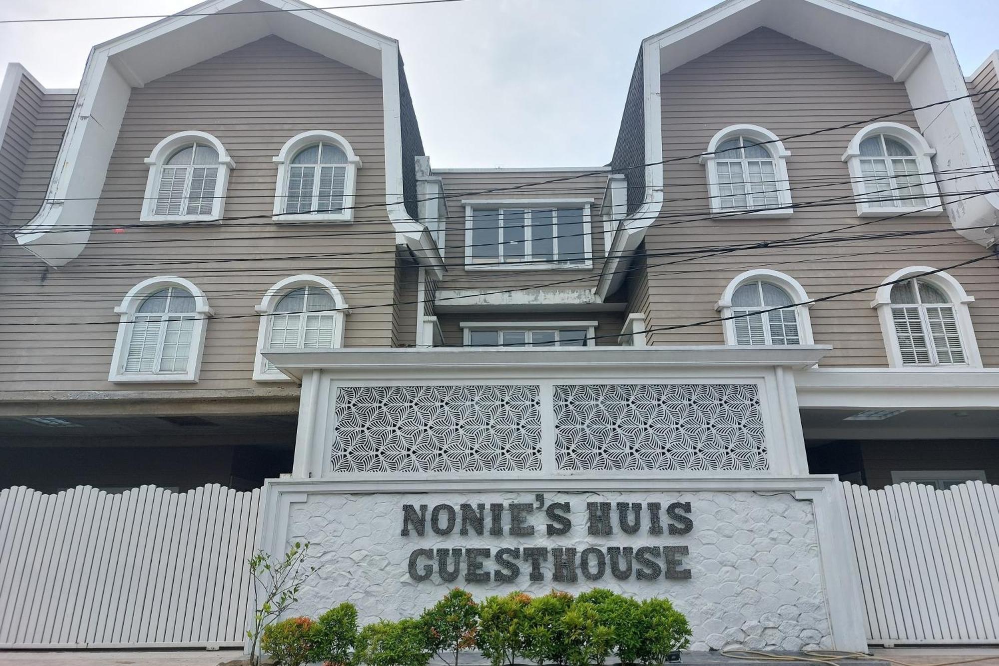 Nonie'S Huis Hotel Medan Exterior foto